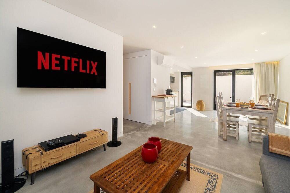 Ganze Wohnung, Beachside bliss: Carcavelos 1Br w/patio & parking in Carcavelos e Parede, Costa de Lisboa