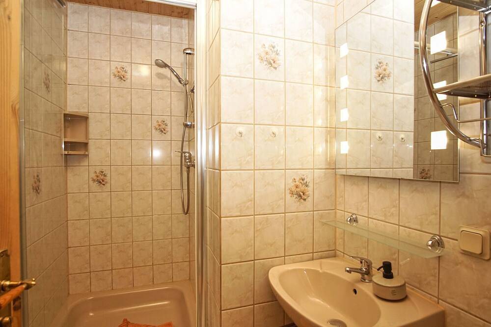 Ganze Wohnung, Gemütliche Ferienwohnung in Wassernähe - Ferienhaus Stark Ferienwohnung 02 in Ralswiek, Bergen auf Rügen und Umgebung