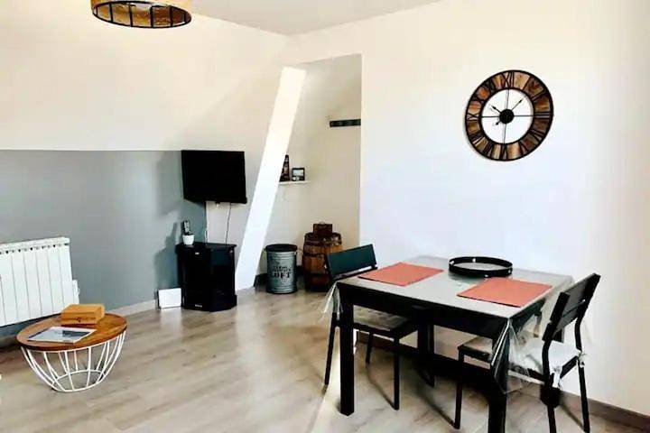 Appartement entier, One-Bedroom Apartment in Ault, Région d'Abbeville