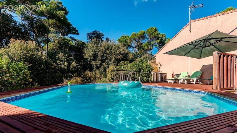 Location de vacances pour 8 personnes, avec jardin et piscine à Sillans-la-Cascade - 2