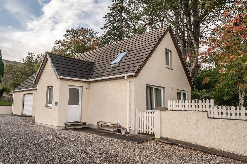 The Cottage At Corriness House, character holiday cottage in Poolewe in Poolewe, Highlands