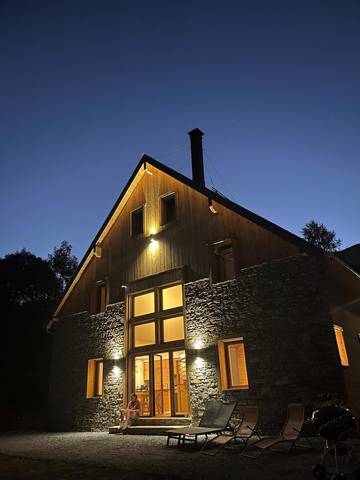 Gîte pour 12 personnes, avec jardin à Cazeaux-de-Larboust