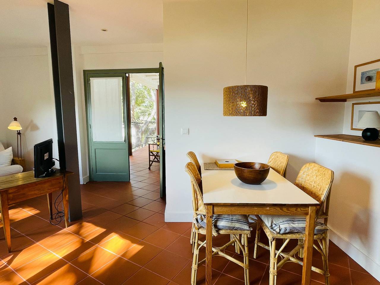 Apartamento entero, T3 · Charming seaside escape with stunning views in Aigua Xelida, Tamariu