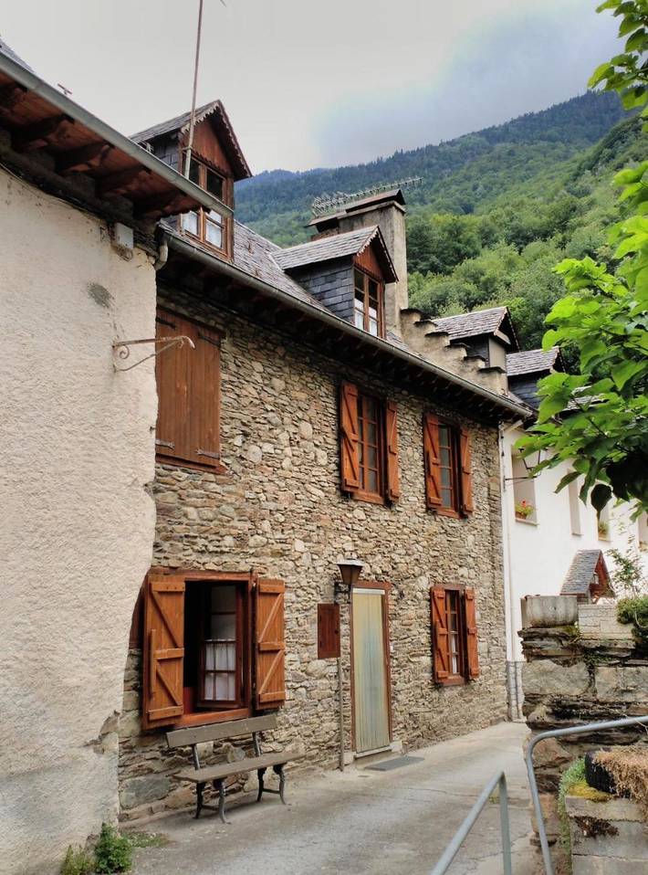 Vacation rental for 11 people, with view and yard in Les
