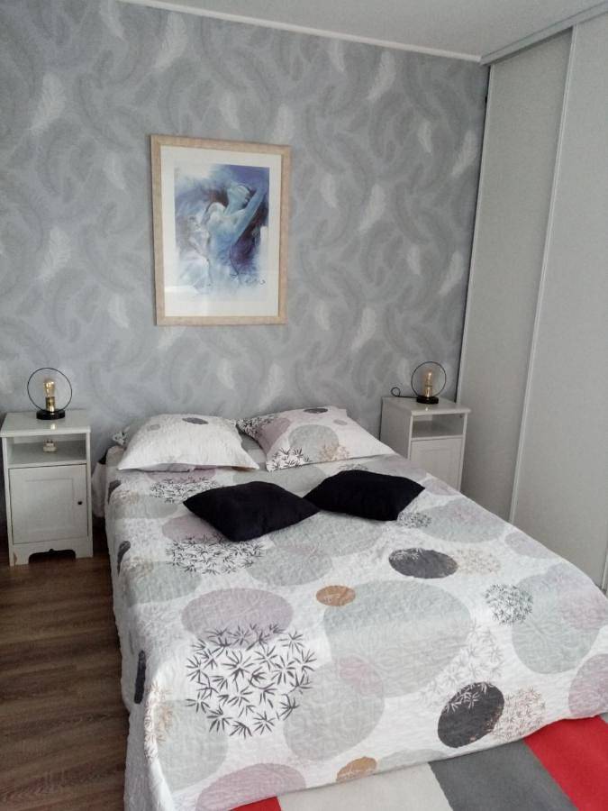 Gîte pour 4 personnes, avec Balcon ainsi que Terrasse et Vue à Contes - 3