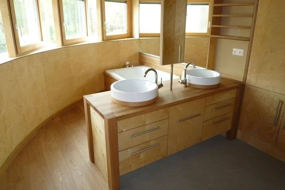 Seehaus direkt am Wörthersee mit eigenem Strand in Krumpendorf am Wörthersee, Klagenfurt-Land