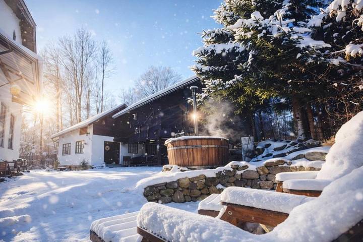 Gîte pour 11 personnes, avec sauna ainsi que vue et jardin, animaux acceptés à Věž