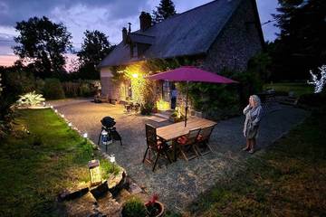 Gîte pour 6 personnes, avec terrasse et jardin à Beaucoudray