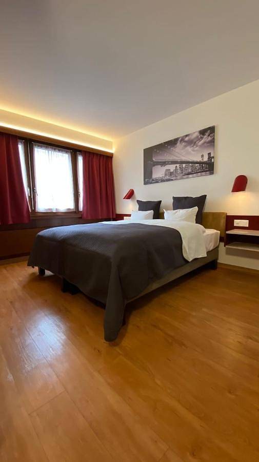 Hôtel pour 3 personnes, avec Terrasse ainsi que Sauna et Vue à Sierre - 3