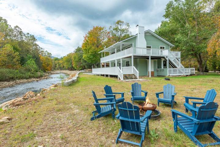 Vacation home for 8 people, with yard and balcony in North Carolina