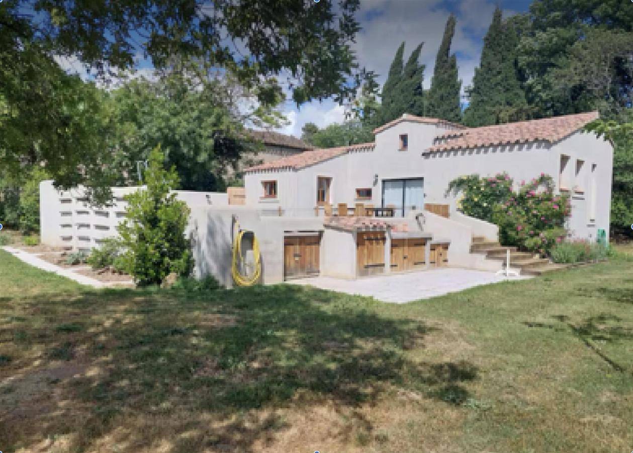 Lodge with private pool surrounded by vineyards in Azille, Région de Carcassonne