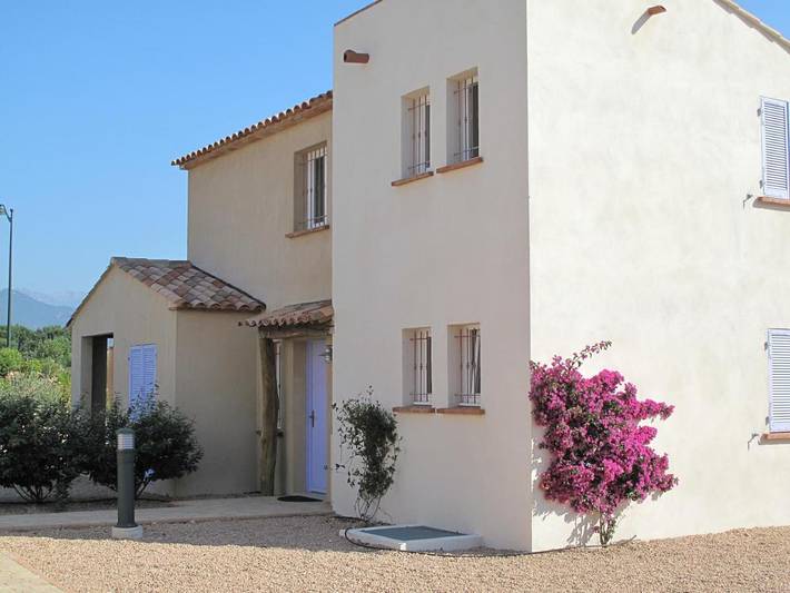 Parc de vacances pour 6 personnes, avec bassin pour enfant ainsi que jardin et piscine en Corse-du-Sud - 4