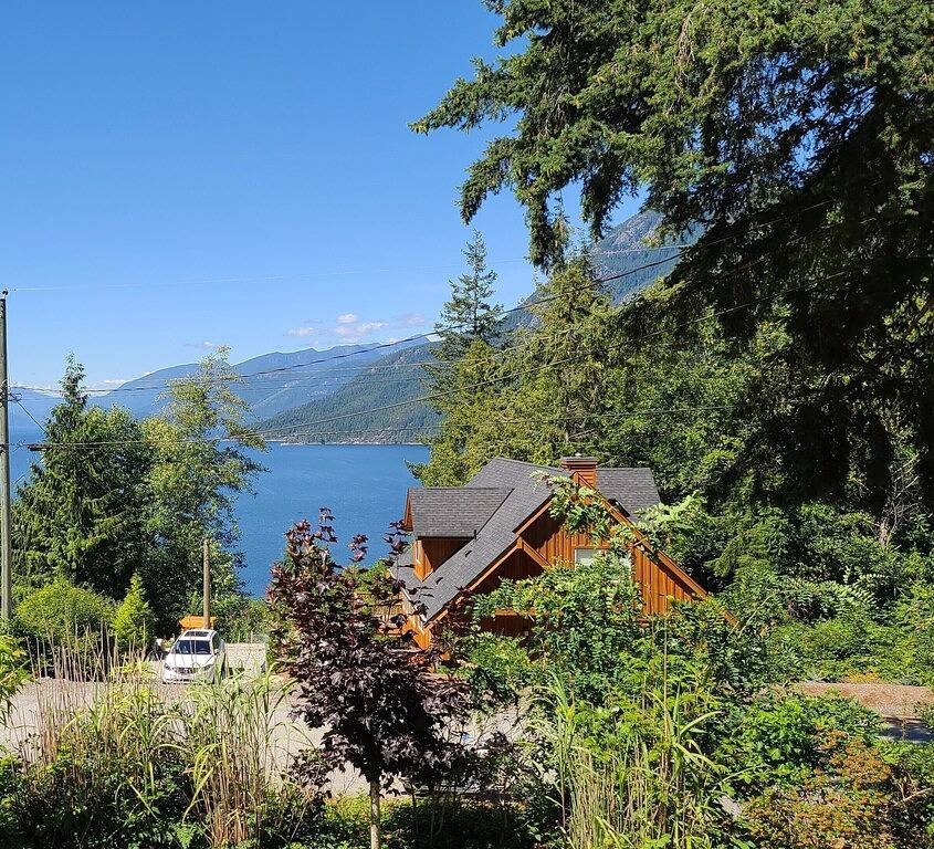 West Coast Getaway with amazing lnlet views in Sechelt, Sunshine Coast Regional District