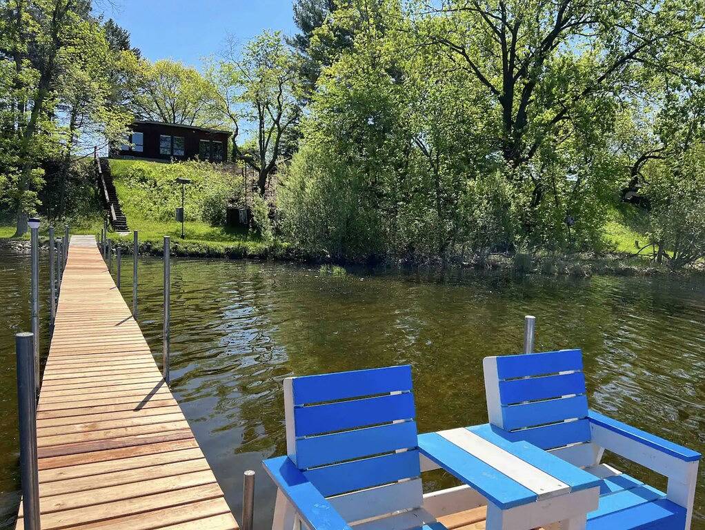 Scandinavian Lake Cabin Ideal for Romantic Getaway in Chisago County