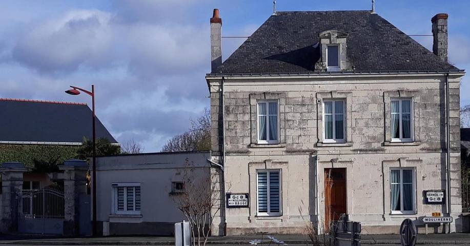 Location de vacances pour 10 personnes, avec jardin à Vernantes