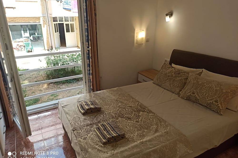 Charming 1-bedroom apartment with Wifi, Ac in cool Budva at superb location in Budva, Opština Budva
