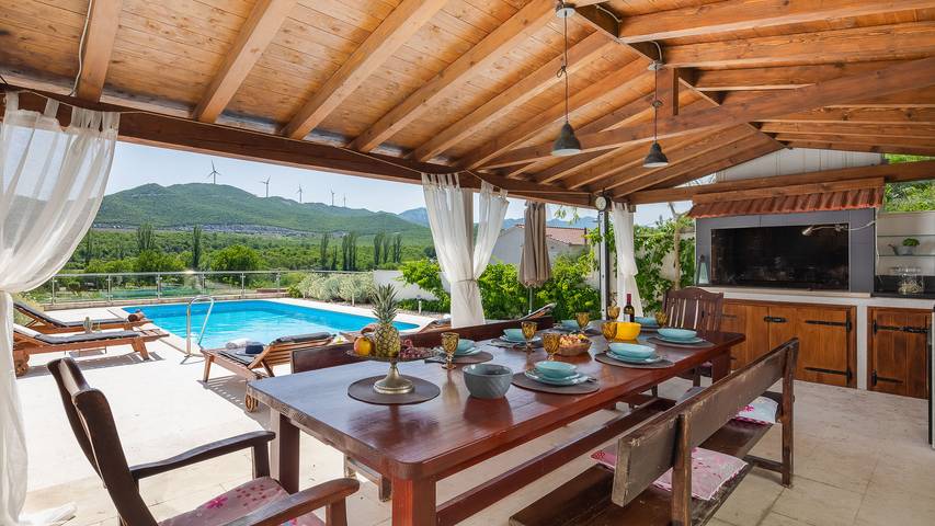 Villa Filomena - Omiš by Villas Guide in Dalmatinisches Zagora