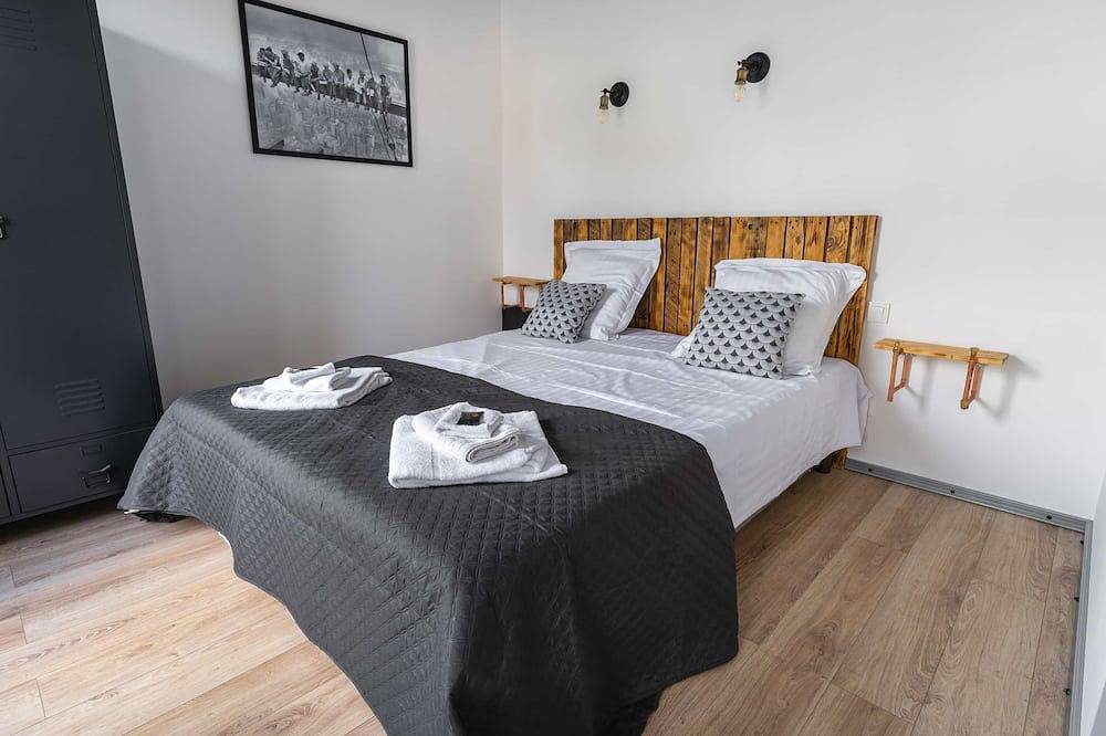 Apartamento entero, Apartamento-Superior-Baño con ducha-Vista al patio in Louviers, Región de Les Andelys