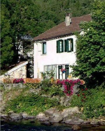 Gîte pour 6 personnes, avec vue et jardin, animaux acceptés à Luzenac