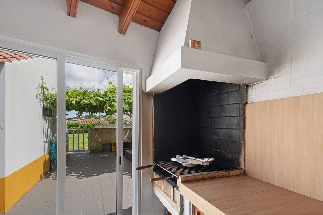 Casa de férias 'Dos M's' com vista para a montanha, piscina privada e Wi-Fi in São Miguel Island, Santo António de Nordestinho