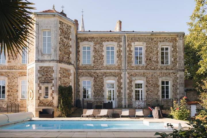 Chambre d’hôte pour 2 personnes, avec Terrasse ainsi que Jardin et Piscine à L'Oie