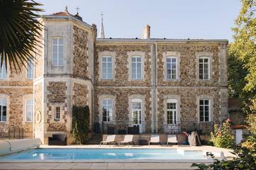 Chambre d’hôte pour 2 personnes, avec jardin ainsi que piscine et terrasse à Mesnard-la-Barotière