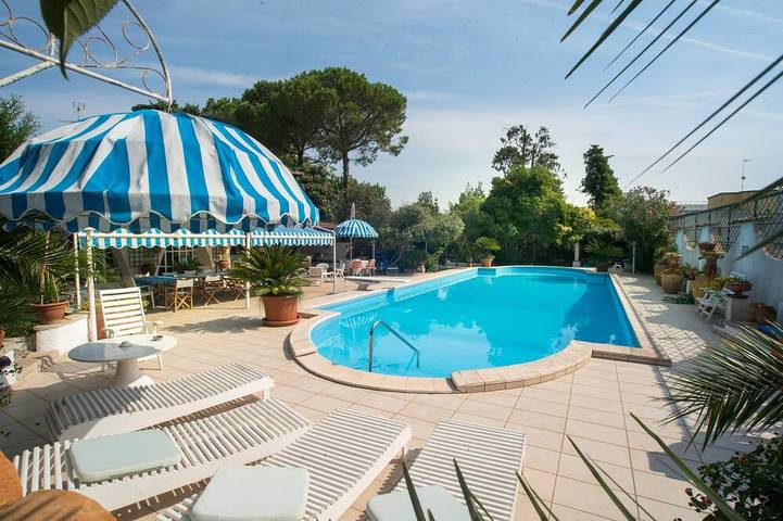 Ferienwohnung für 6 Personen, mit Terrasse und Garten sowie Pool