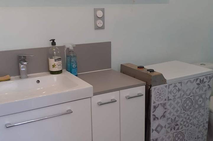 Ganze Wohnung, Quiet semi-detached house with swimming pool in Grasse, Mittelmeerküste (Frankreich)