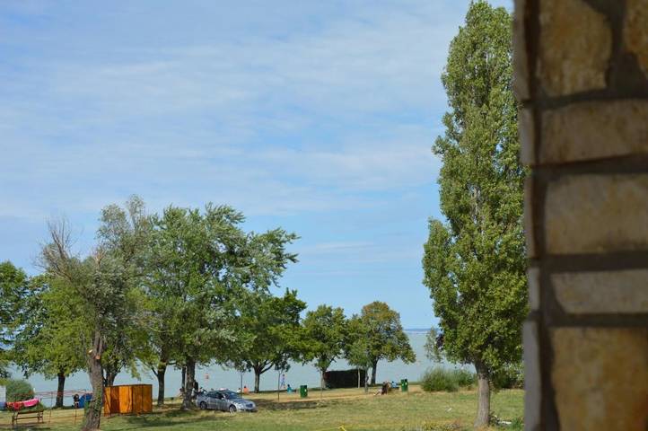 Ferienwohnung für 9 Personen, mit Garten und Seeblick sowie Pool und Ausblick in Zamardi - 3