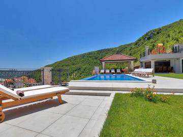 Finca für 10 Personen, mit Pool und Whirlpool sowie Balkon in Dalmatien