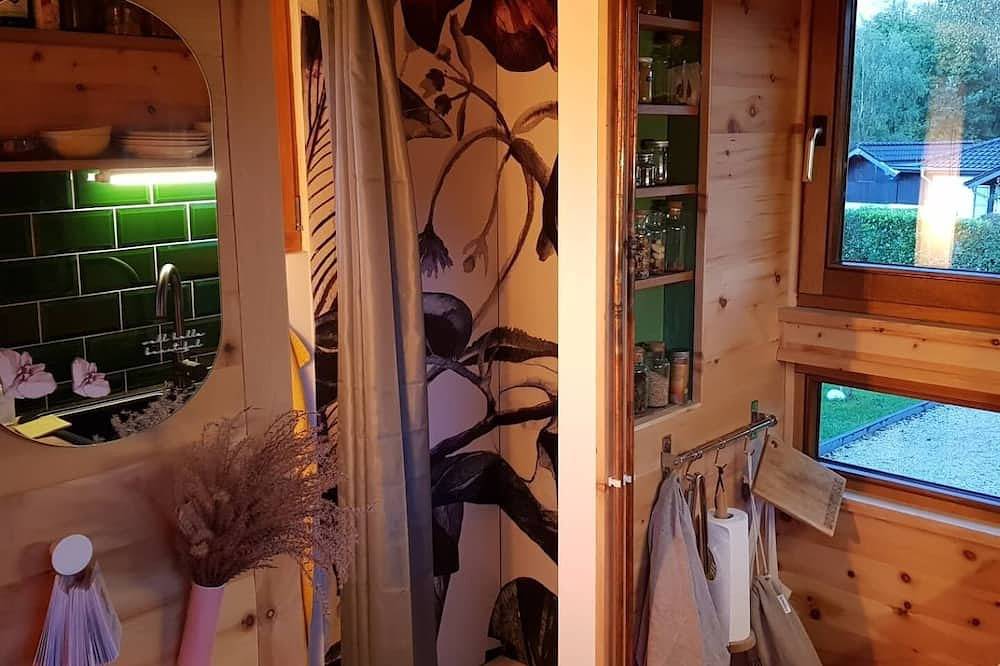 Zirbenholz-Tinyhouse am See in Mücke, Vogelsberg Region