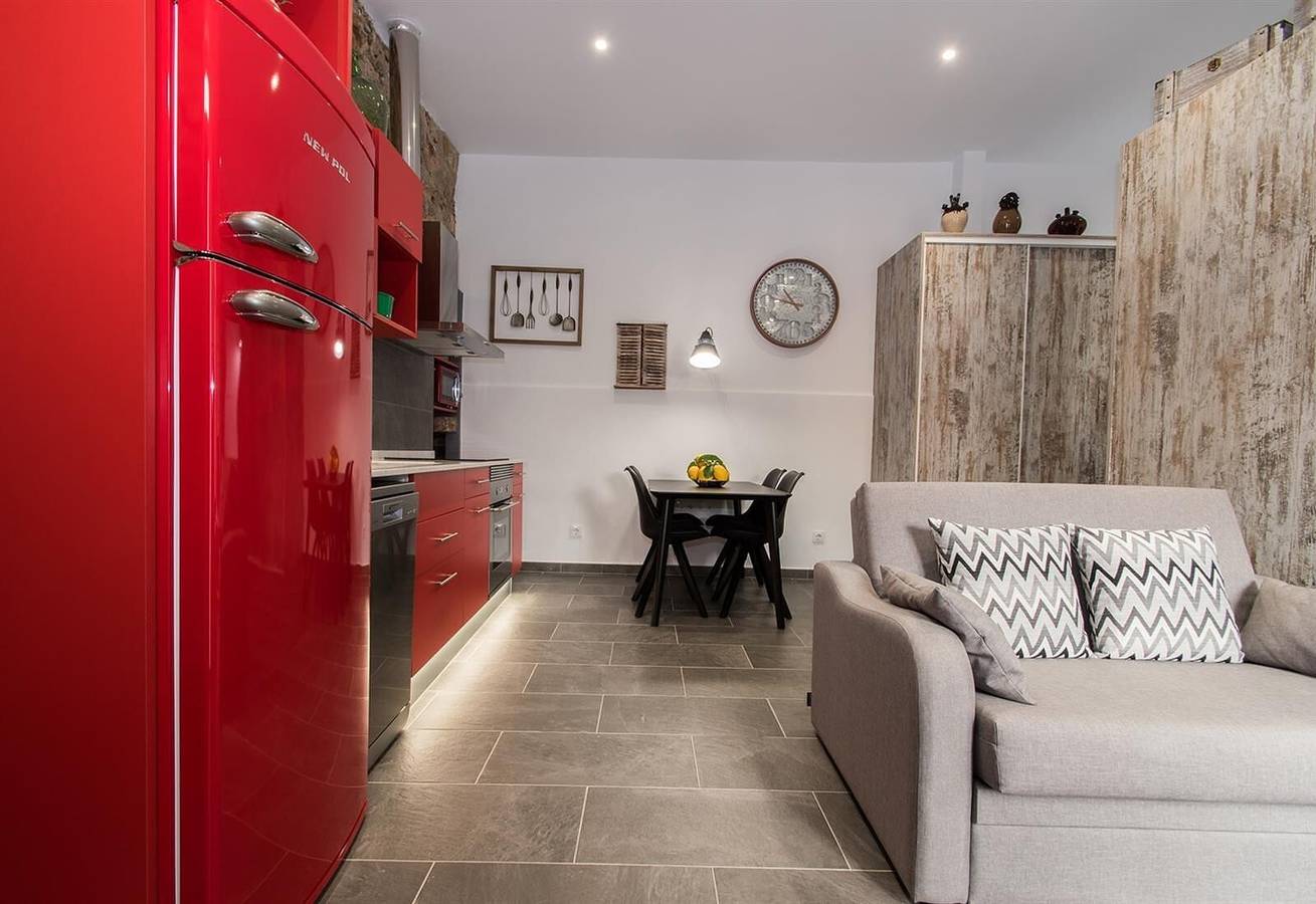 Apartamento entero, Espectacular loft de diseño a cinco minutos andando a la playa. in Canet de Mar, Costa del Maresme