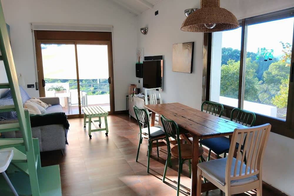 House with swimming pool next to Barcelona. in Sant Cugat del Vallès, Barcelona Inland