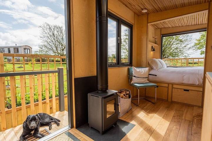 Light-Filled Shepherd’s Hut and Hidden Garden in Pembrokeshire