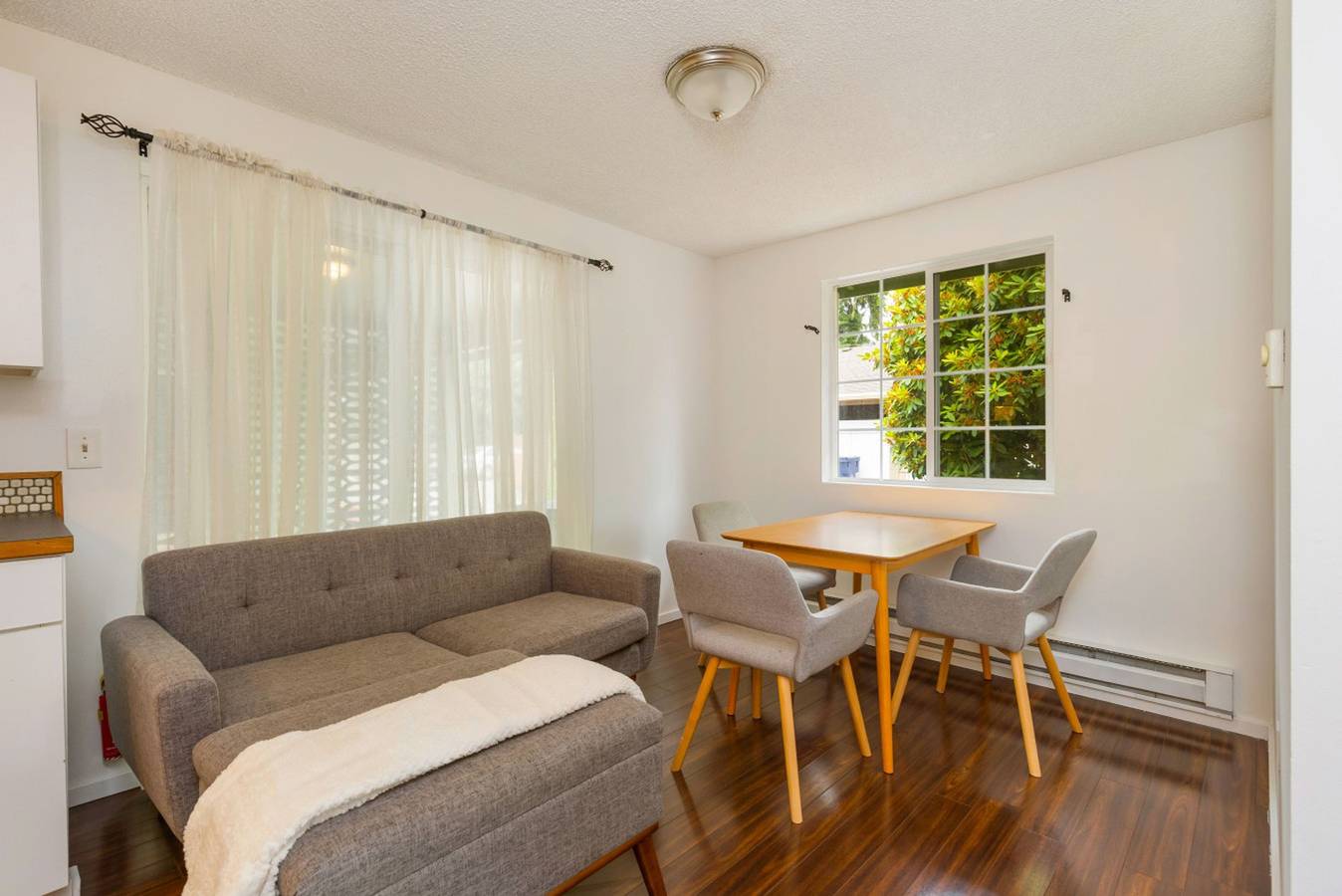 Bright 2Br Lynnwood Retreat in Picnic Point-North Lynnwood, Snohomish County