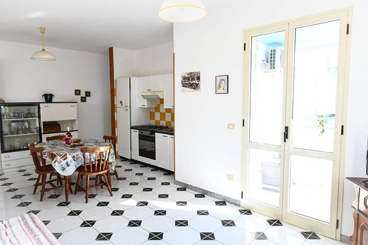 Ferienwohnung für 4 Personen, mit Balkon und Terrasse sowie Pool und Ausblick in Torre Dell'orso - 2