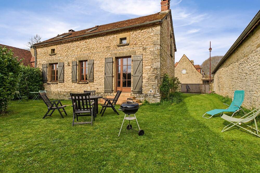 Charmante maison de campagne pour 6 avec jardin in Fanlac, Périgord Noir