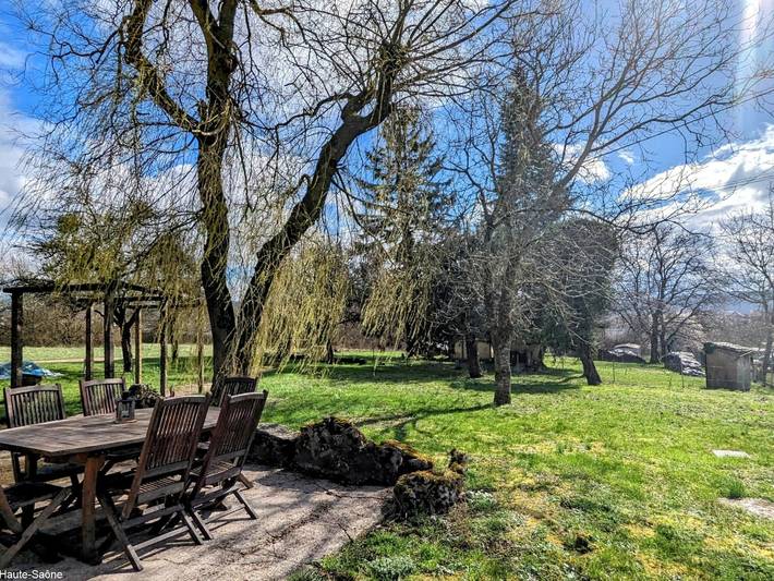 Gîte pour 6 personnes, avec jardin en Bourgogne-Franche-Comté