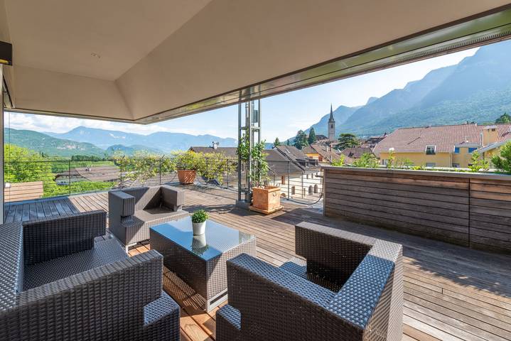 Ferienwohnung für 6 Personen, mit Balkon und Terrasse sowie Seeblick am Kalterer See