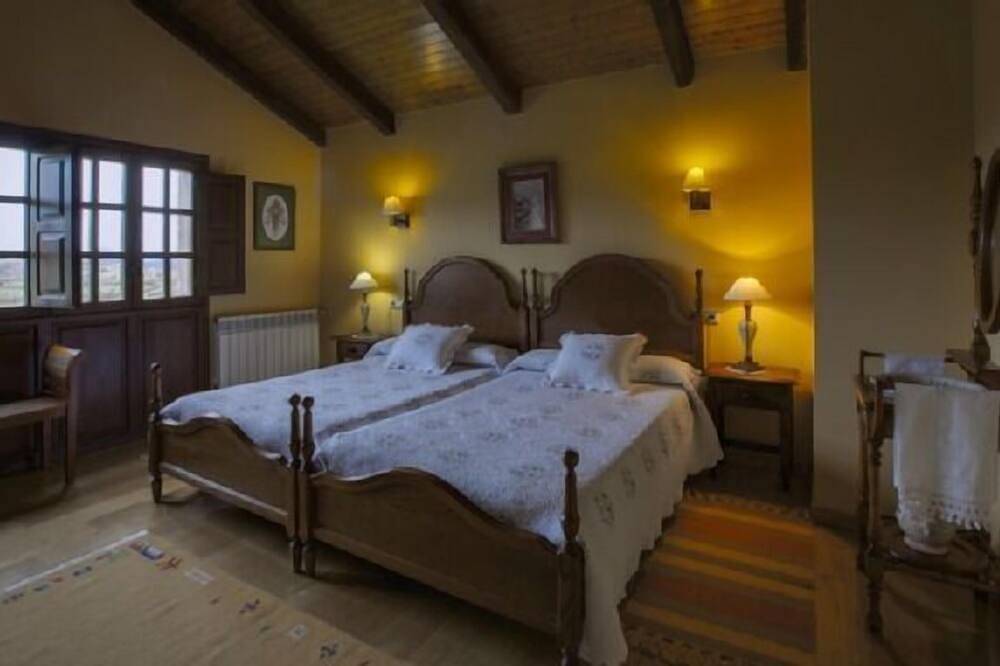 Casa La Cuesta full rural accommodation in Oviedo for 6 guests in Oviedo, Chaîne Cantabrique