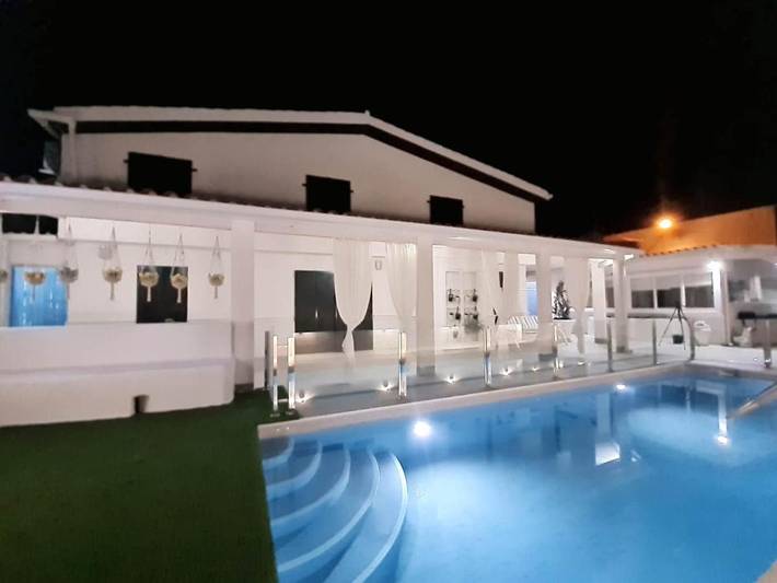 Chalet pour 8 personnes, avec jardin et piscine - 1