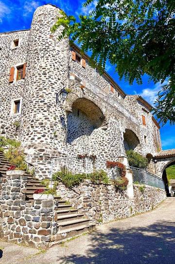 Gîte pour 6 personnes, avec terrasse et vue à Aubignas