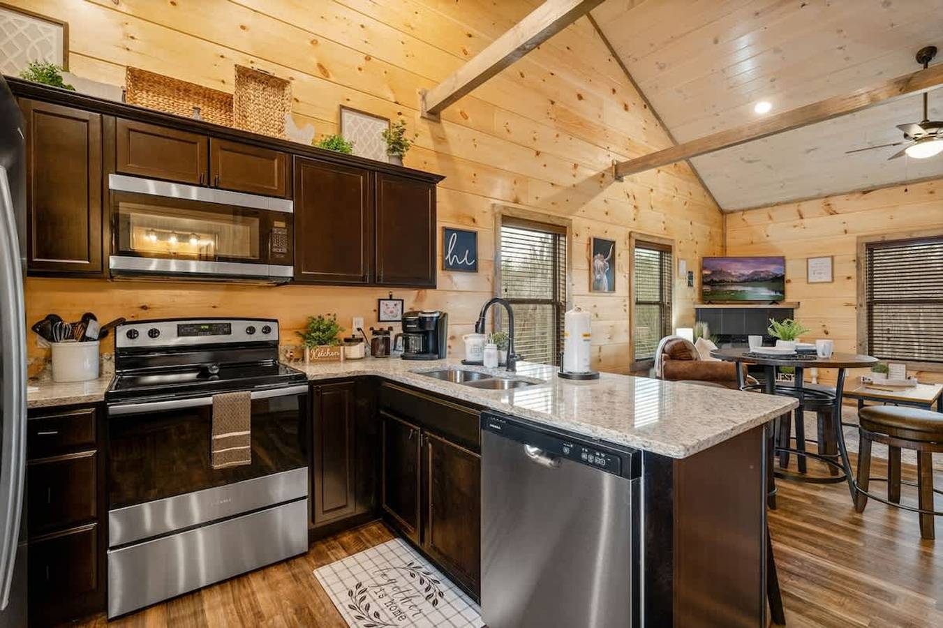 Ganze Wohnung, New Build Hot Tub Fireplace in Pigeon Forge, Sevier County