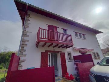 Gîte pour 4 personnes, avec terrasse et jardin à Larressore