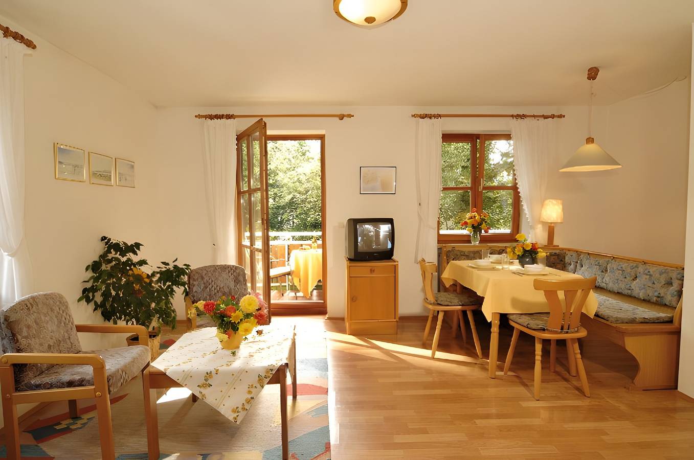 Ganze Wohnung, Ferienwohnung '2' mit Gemeinschaftsgarten, Balkon und Wi-Fi in Wasserburg (Bodensee), Bayerisch Schwaben