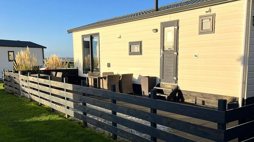 Wohnmobil für 4 Personen, mit Terrasse in Westerland (Niederlande)