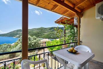 Vacation Rental for 3 People in Greece, Photo 2