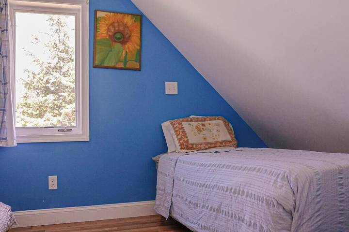 Lake house for 6 people, with balcony in Maine