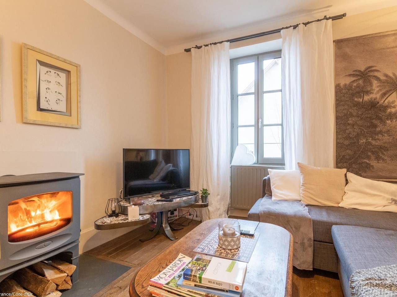 Casa renovada en Semur-en-Auxois, jardín privado, internet, cerca del centro medieval in Semur-en-Auxois, Región de Montbard