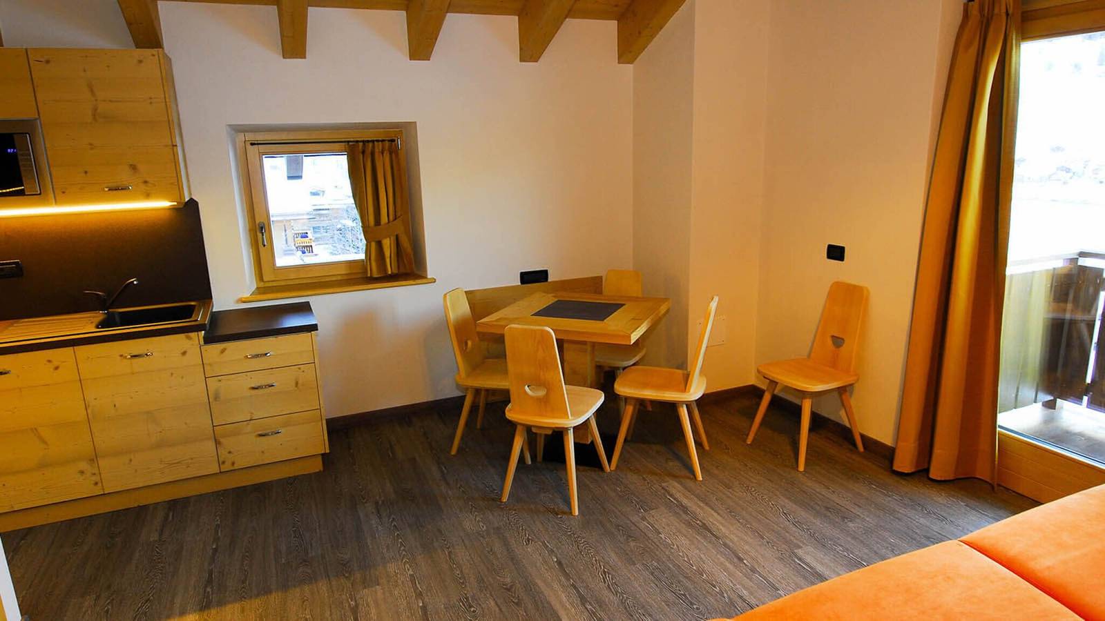 Appartamento intero, Appartamento Paradisin - Baita Cusini con vista sulle montagne, area benessere e Wi-Fi in Teola, Livigno